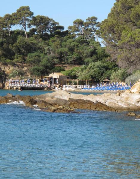 maison vacance Médiévale Bormes-les-Mimosas village Esterno foto